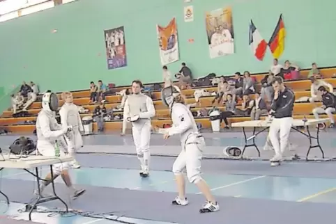 Fechttraining in Frankreich: Die Kämpfer des TSV Speyer messen sich bei den Besuchen im Médoc traditionell auch sportlich.
