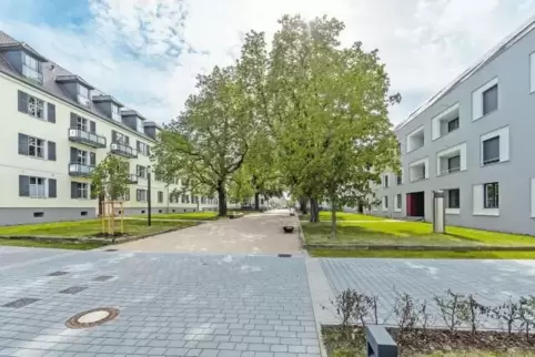 Die sanierten Hohenzollernhöfe mit dem Neubau Hüttenmüllerstraße 4/6.