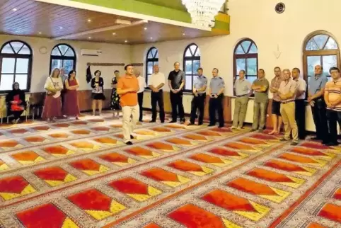 In der Moschee bekamen die Gäste vor dem Fastenbrechen noch eine Führung.