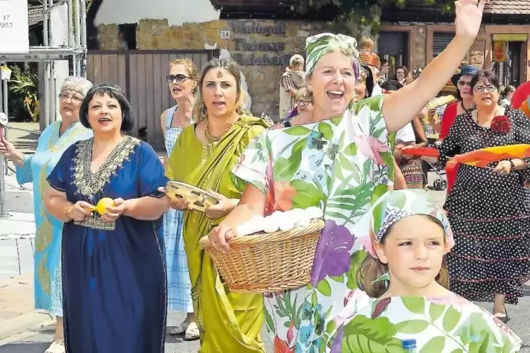 Eine bunte Gruppe: die Secco Singers gestern beim Festumzug.
