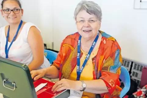 Frieda Schmitt (rechts) wurde am Samstag 70 Jahre alt. Ihr runder Geburtstag hielt sie aber nicht davon ab, dennoch beim Ludwigs