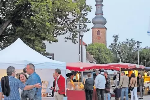 Nach der Dämmerung geht’s weiter: Wenn es dunkel wird, entfaltet die „Helle Nacht“ ihren ganzen Zauber.