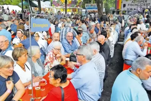 Beliebt: Das Altriper Fischerfest zieht alljährlich viele Besucher an.