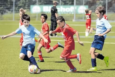 Mit Ehrgeiz und Einsatzwillen waren alle jungen Kicker – unabhängig vom Alter – bei der Sache. Unser Bild zeigt ein Spiel des Wi