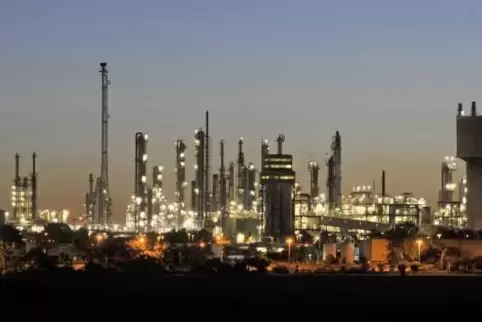 Im BASF-Stammwerk in Ludwigshafen mit knapp 35.000 Mitarbeitern wird die neue Ibuprofen-Fabrik rund 50 Jobs bieten. Foto: BASF