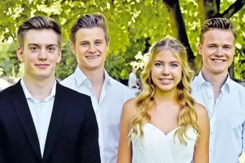 Sie erzielten die besten Abitur-Abschlüsse an der Waldorfschule (von links): Dominik Berlinghoff, Johannes Gans, Johanna Broders