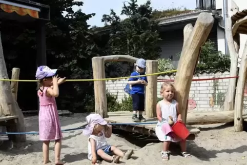 Naturnah präsentiert sich das Spielgelände der Kita St. Laurentius in Bobenheim-Roxheim. Dafür will die Pfarrei einen Zuschuss. 