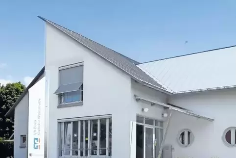 Erst vor wenigen Jahren wurde die Filiale der VR-Bank in Heuchelheim-Klingen in einem Neubau eröffnet, morgen schließt sie für i