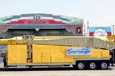 Stolz der Revolutionsgarden, die direkt dem Obersten Führer Irans, Ayatollah Ali Khamenei, unterstellt sind: Bei einer Militärpa