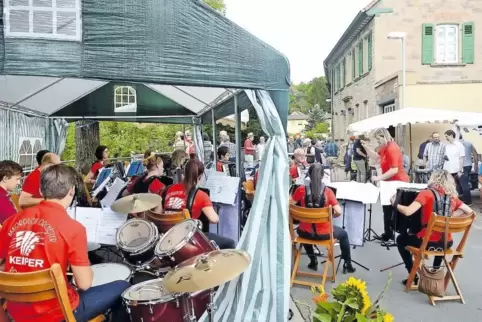 Ausschnitte seines großen Musikrepertoires gab das Akkordeon-Orchester Keiper zum Besten.