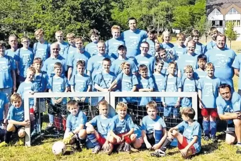 Gruppenbild in Schönau: Die JSG Münchweiler bildet nun mit den Kindern der Pirmasenser Matzenbergschule und der Heinrich-Kimmle-