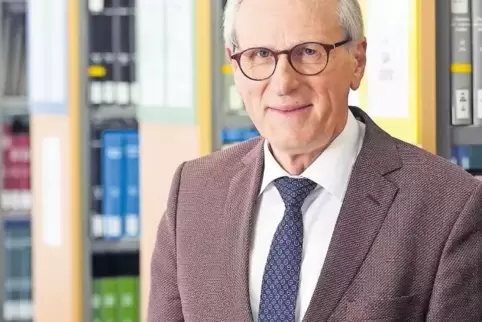 Kann sich eine Unibibliothek ganz ohne Bücher auch in Zukunft nicht vorstellen: Christian Benz.