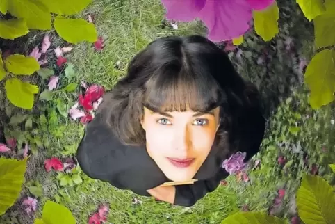 „Amélie“ auf britisch: In der magischen Liebeskomödie „Der wunderbare Garten der Bella Brown“ bewältigt Jessica Brown Findlay al
