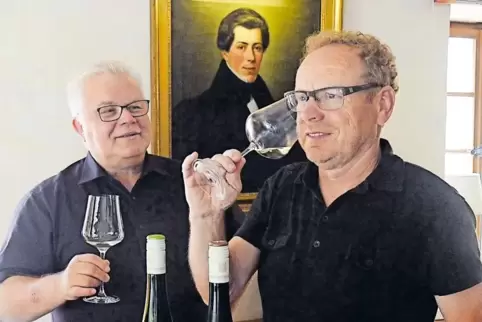 Teilen sich seit fast 20 Jahren die Verantwortung im Deidesheimer Weingut Bassermann-Jordan: Gunther Hauck (links), der Kaufmann