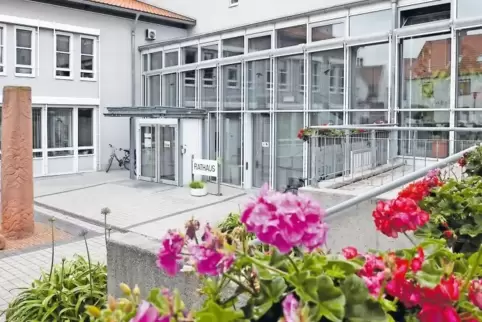 Nachdem die Arbeitsstellen im Rathaus in Waldsee unter die Lupe genommen worden sind, werden eine ganze Reihe von Angestellten u