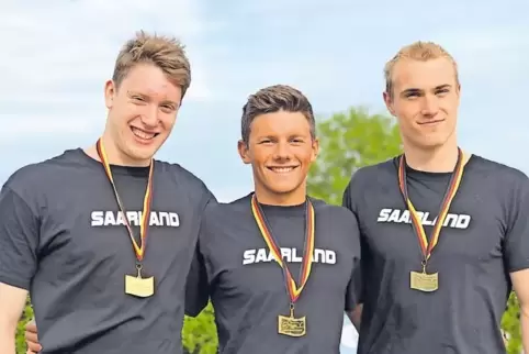 Sie waren die Schnellsten im Staffelrennen der männlichen Jugend über 3x1,25 Kilometer auf dem Barleber See (von links): Patrick