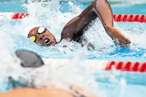 Wurde am Ende Zweite über 50 und 100 Meter Freistil: Alexis Pierre-Louis vom Kaiserslauterer SK (oben), hier im Vorlauf über 100