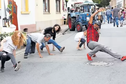 Das Duo Umami bot ein Breakdance-Programm zum Mitmachen.