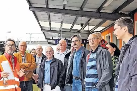An Gleis 1: Teilnehmer der RHEINPFALZ-Sommertour.
