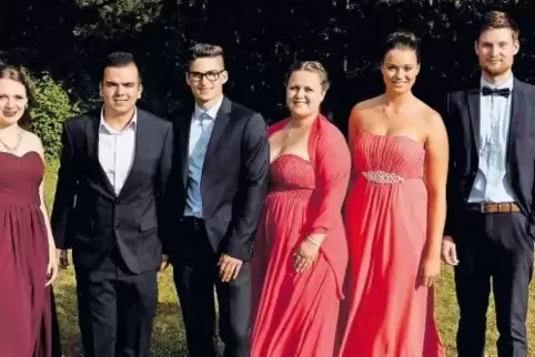 Die ausgezeichneten Schüler (von links): Michele Pfaff, Katrin Spies, Marco Braun, Jonas Huber, Jana Körbel, Chiara Mootz, Darwi