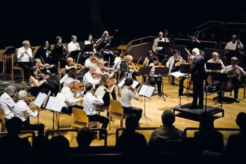 Spielte aufgrund des Wetters mal wieder sein Serenadenkonzert in der Fritz-Wunderlich-Halle: das Westpfälzische Symphonieorchest