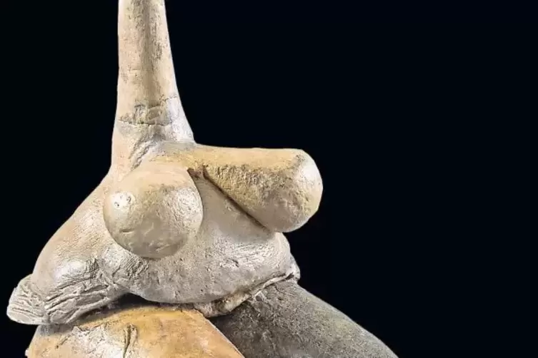 R&auml;tselhafte Frauengestalt, entstanden um 7000 bis 6100 vor Christus aus Ton, gefunden am Tappe Sarab in West-Iran.