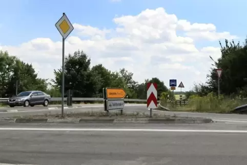 War seit Ende Mai gesperrt: die Auffahrt auf die B 9 bei Waldsee. Foto: Lenz 