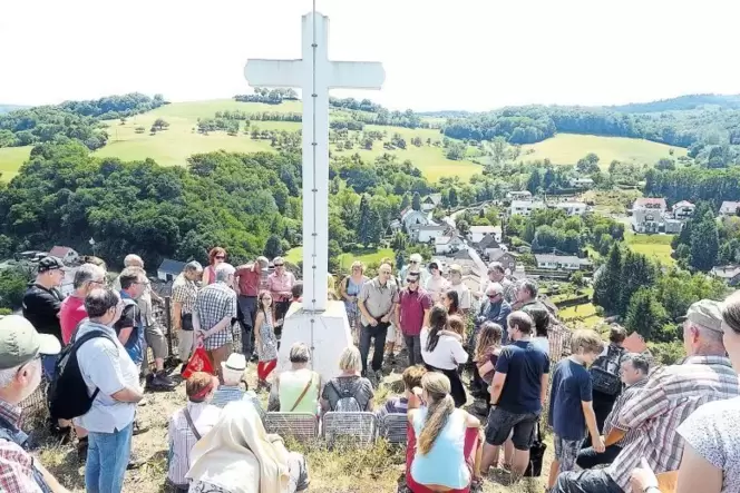 Das Nordpfälzer Land aus der Höhe – diese herrliche Sicht genießen die Besucher des Kreuzes. Das Nordpfälzer Land aus der Höhe – diese herrliche Sicht genießen die Besucher des Kreuzes.