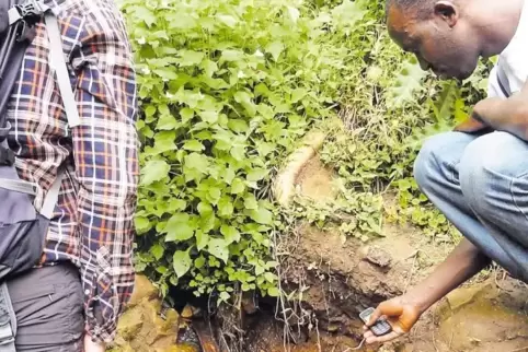 Fünf Jahre Projektarbeit der Ingenieursstudenten: Künftig nutzt das ruandische Dorf Kirinda Regen als Brauchwasser und Quellwass