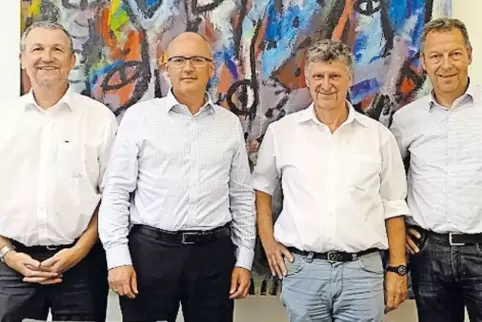 Nach der Vertragsunterzeichnung (von links): Albert Monath, Christoph Schuch, Herbert Knoll und Klaus Wagner.