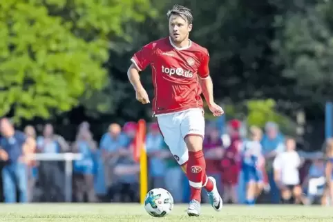Daniel Halfar äußert sich nicht über Wechselgerüchte und erwartet eine weitere schwere Saison für den 1. FC Kaiserslautern.