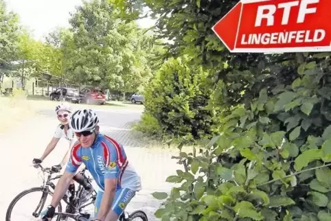 Da geht’s lang: Radtouristikfahrt in Lingenfeld.