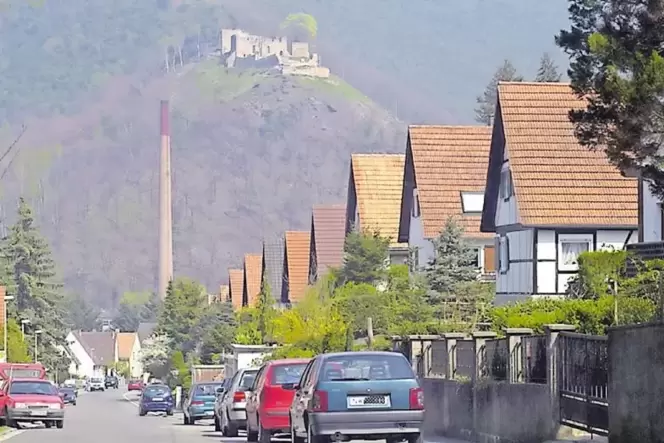 Das Foto ist zwar schon etwas älter, aber die Siedlerstraße und der Blick zur Wolfsburg haben sich in den vergangenen Jahren nic Das Foto ist zwar schon etwas älter, aber die Siedlerstraße und der Blick zur Wolfsburg haben sich in den vergangenen Jahren nic