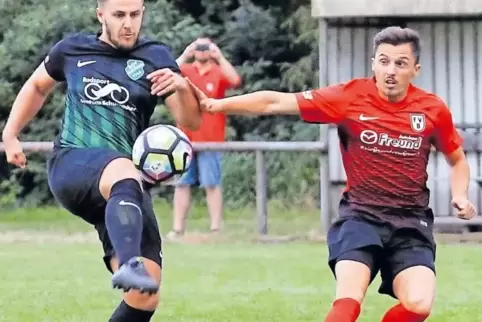 Favoritensieg: Berghausen (rot) besiegt Harthausen 1:0.