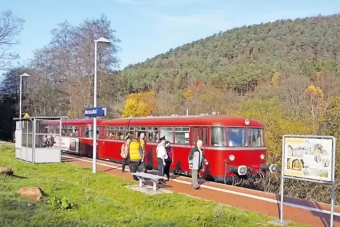 Ab Montag fährt ein Uerdinger Schienenbus aus den 1960er Jahren für zwei Wochen zwischen Bundenthal-Rumbach und Hinterweidenthal