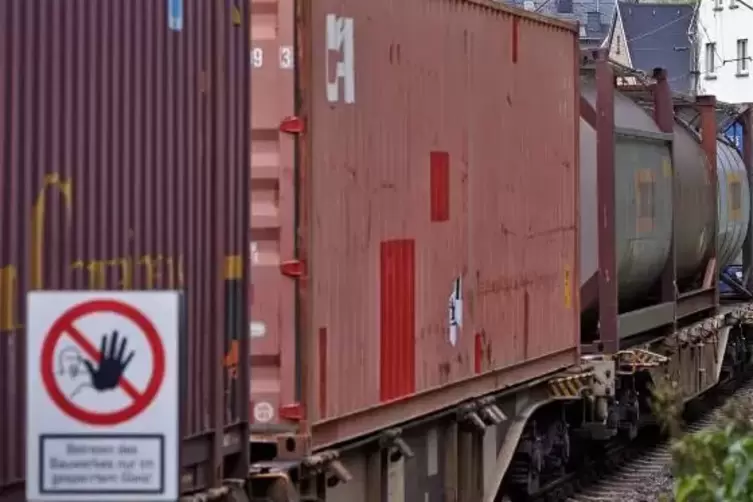 Der Güterzug war für mehrere Tage in Osthofen abgestellt. Symbolbild: dpa 