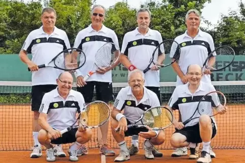 Die Herren 55 des SV Bobenheim-Roxheim: (hinten von links) Harald Lemster, Günther Groll, Thomas Stichter und Bernhard Zwilling.