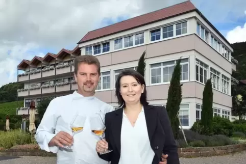  Philipp und Annika Arens haben bisher schon das Restaurant im Haus am Weinberg geführt. Foto: Mehn 