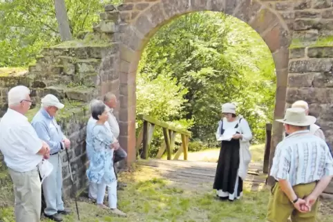 Die Führung auf dem Steinenschloss macht Geschichte lebendig.