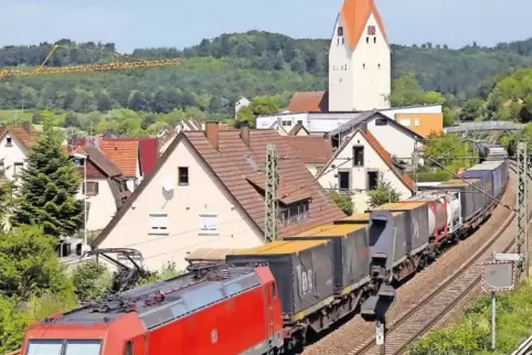 Durch eine Senkung der Trassenpreise soll ab 2018 die Kostensituation des Bahngüterverkehrs verbessert werden. Dies ermutigt die