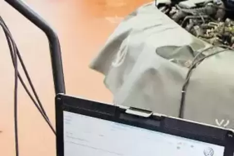 Vielfach versuchen die Autofirmen, mit einem Software-Update den Ausstoß der schädlichen Stickoxide zu verringern.