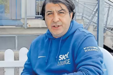 Feierte am Ende der vergangenen Runde seinen zwölften Aufstieg in 15 Jahren als Trainer: Ako Yalcin.
