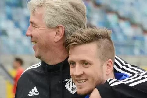 FKP-Trainer Peter Tretter (links) erhofft sich in der neuen Runde viel von seinem Kreativspieler Christian Grimm. Foto: Seebald