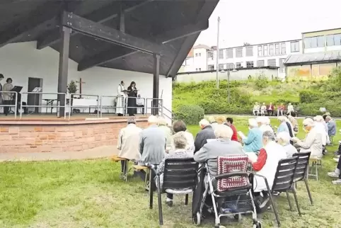Einen gut besuchten, festlichen ökumenischen Gottesdienst im Freizeitpark in Leimen zelebrierten Pfarrerin Susanne Dietrich und 