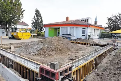 An die Kindertagesstätte in Sausenheim wird angebaut: Hier entstehen ein großer Mehrzweckraum und Personalräume. Die Arbeiten so