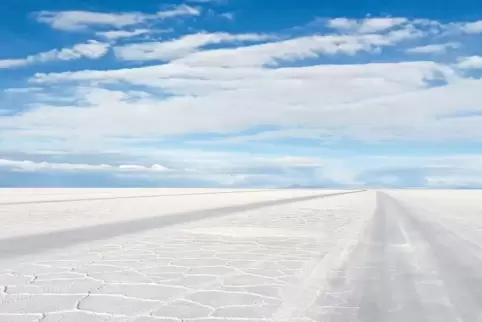 Unter der Kruste des größten Salzsees der Welt, des Salar de Uyuni im bolivianischen Hochland, lagern die größten Lithiumreserve