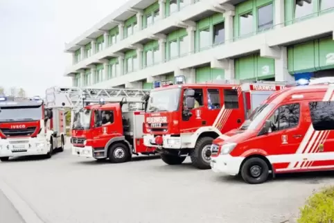 Die roten Einsatzfahrzeuge der Feuerwehr sind am Freitag auch zu sehen. Zuvor geben die Brandschützer Tipps zum Verhalten im Bra