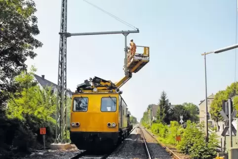 Das bisher letzte große Elektrifizierungsprojekt in der Pfalz war die Strecke von Schifferstadt nach Wörth, die in drei Etappen 