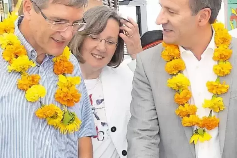 Mit seiner Stellvertreterin Gudrun Heß-Schmidt unterwegs in Sachen Integration beim Fest der Nationen in Enkenbach.