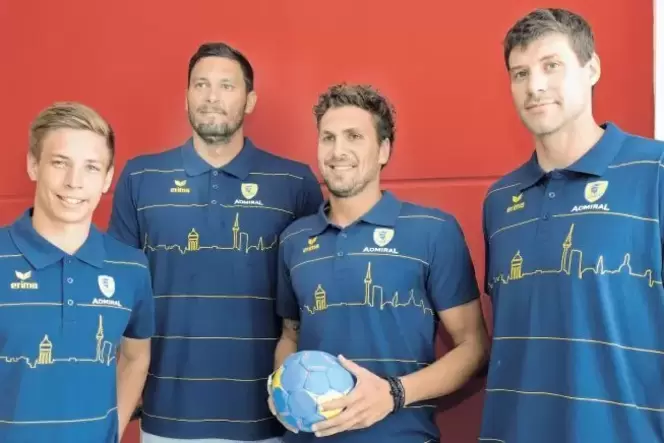 Willkommen im Klub: Jerry Tollbring, Kristian Bliznac, Bogdan Radivojevic und Momir Rnic (von links). Willkommen im Klub: Jerry Tollbring, Kristian Bliznac, Bogdan Radivojevic und Momir Rnic (von links).